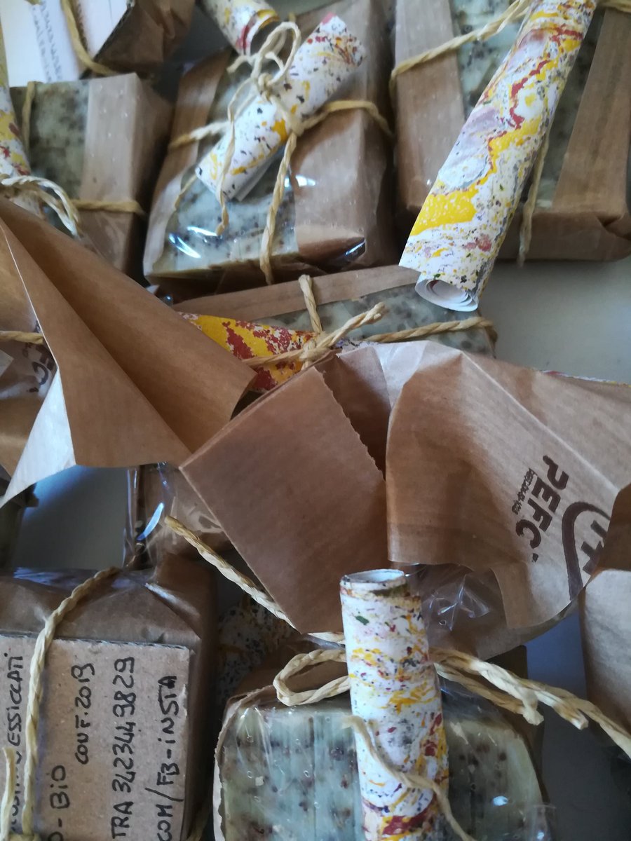 AromiGli's tweet photo. Un'altra opera di packaging 😂... più info/more info ➡ https://t.co/fpAIO6VGwQ
#Packaging #handmadesoap #soap #vegan #veganlife #eco #ecofriendly #ecologie #healthcare #healthcareIT #gliaromidicleopatra👁 #natural #naturalbeauty #naturalsoap #lifacciamonoi🍃 #ecologia https://t.co/veOCXCUXKr