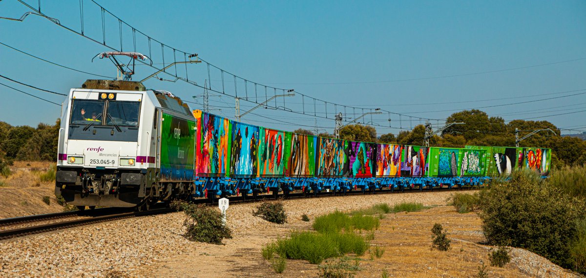 #NoahsTrain is <a href="/railfreightfwd/">Rail Freight Forward</a>’s first trailblazing campaign: a bold visual symbol and call to action, inspired by the oldest story of environmental conservation, Noah’s Ark.
Facts: 200 meter long artwork, 15 railway undertakings, nine visited countries, 17 painted containers.