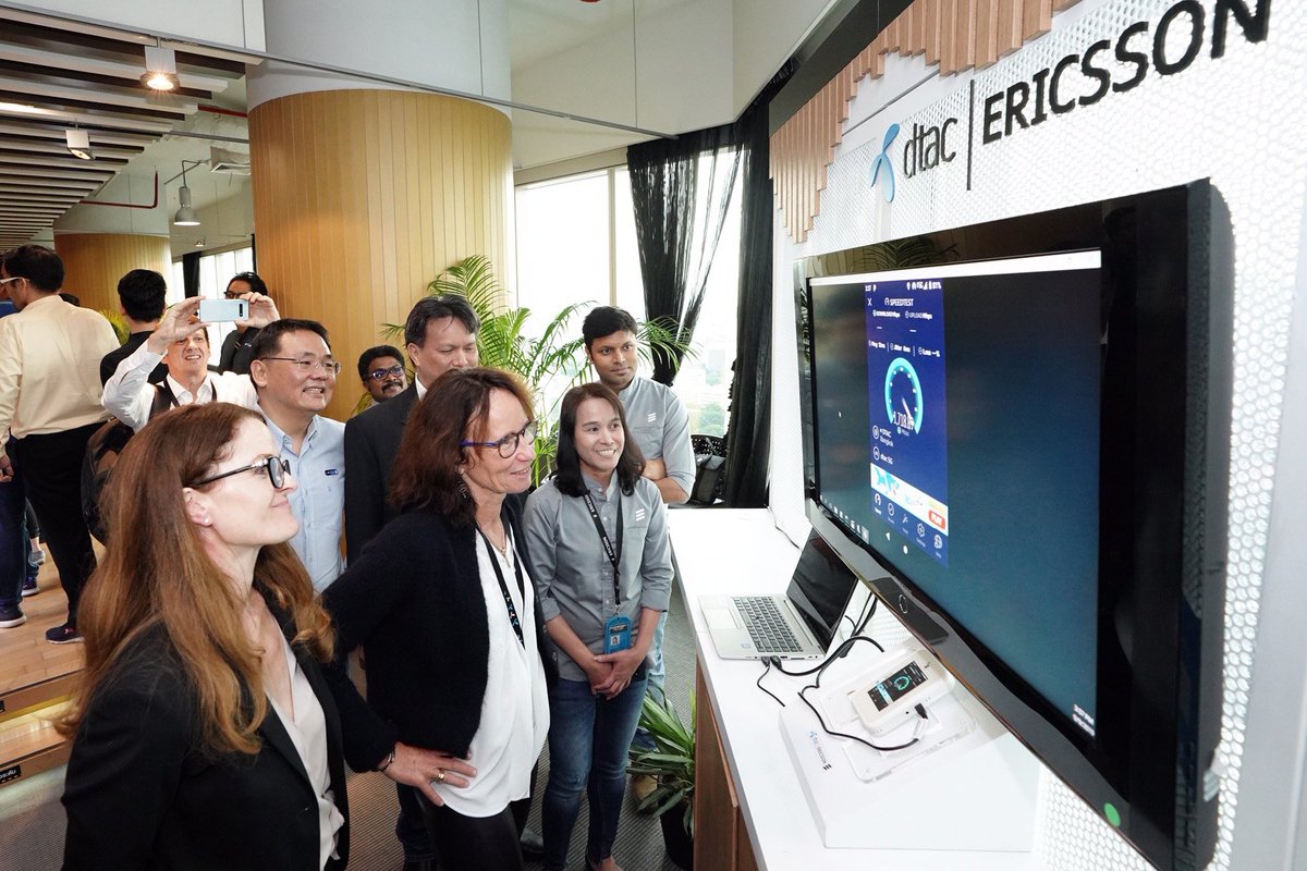 EricssonAPAC's tweet photo. Ericsson is constantly pushing the boundaries of #5G. Recently, we partnered with @dtac #Thailand for a 5G trial on 28 GHz spectrum. As part of the LIVE trial, we showcased the possibilities that 5G will enable such as low latency &amp; superfast download speeds of over 1.8 Gbps. https://t.co/FuwGTQXBXr