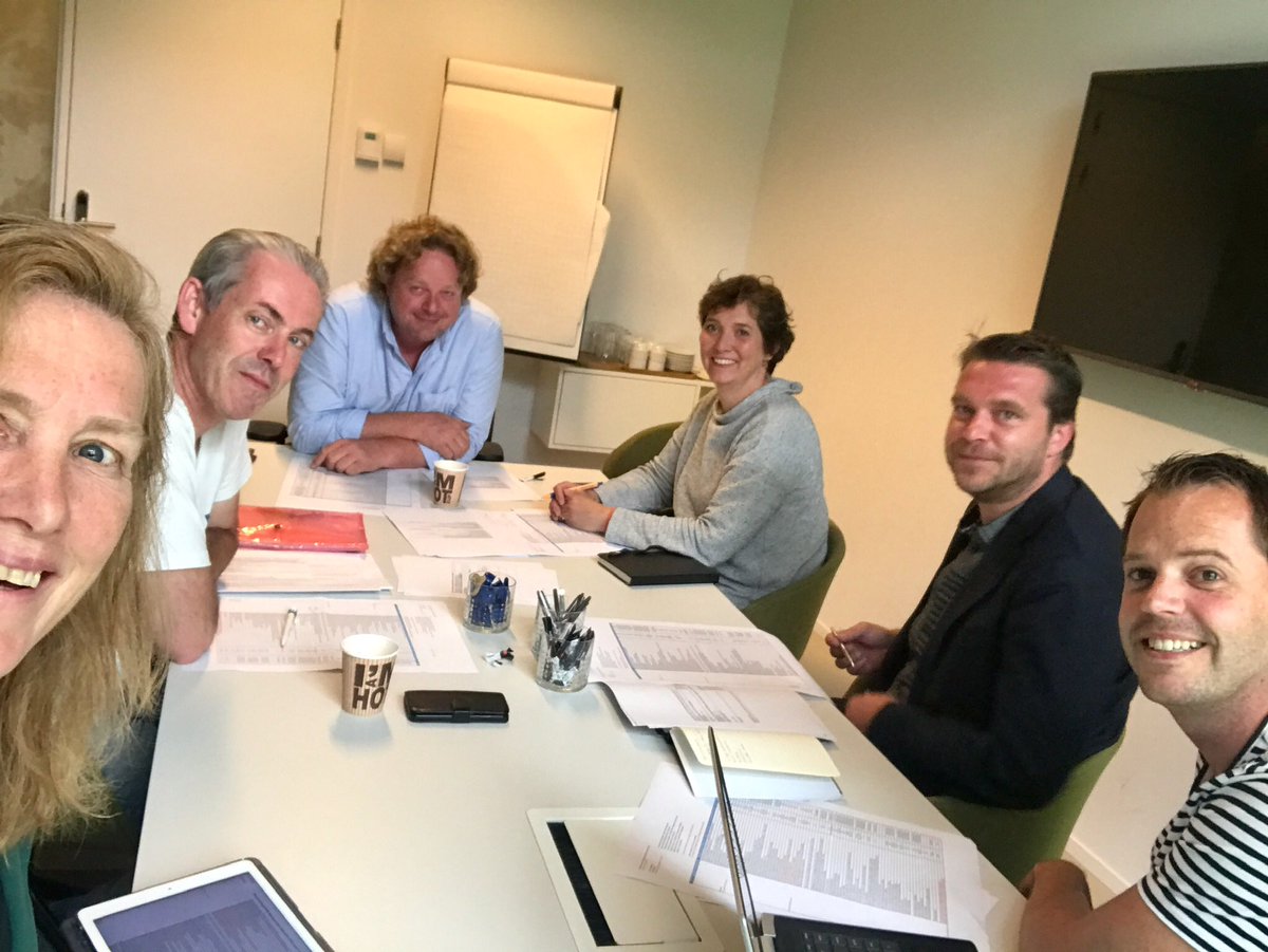 connyvs's tweet photo. De komende weken maken we weer veel basisschoolleerlingen enthousiast voor een actieve rol in de democratie #RIDK = Raadslid in de klas + leerlingenraadverkiezingen in Aerdenhout, Bennebroek, Bloemendaal, Overveen en Vogelenzang #blmdl https://t.co/PrxbVjEg39
