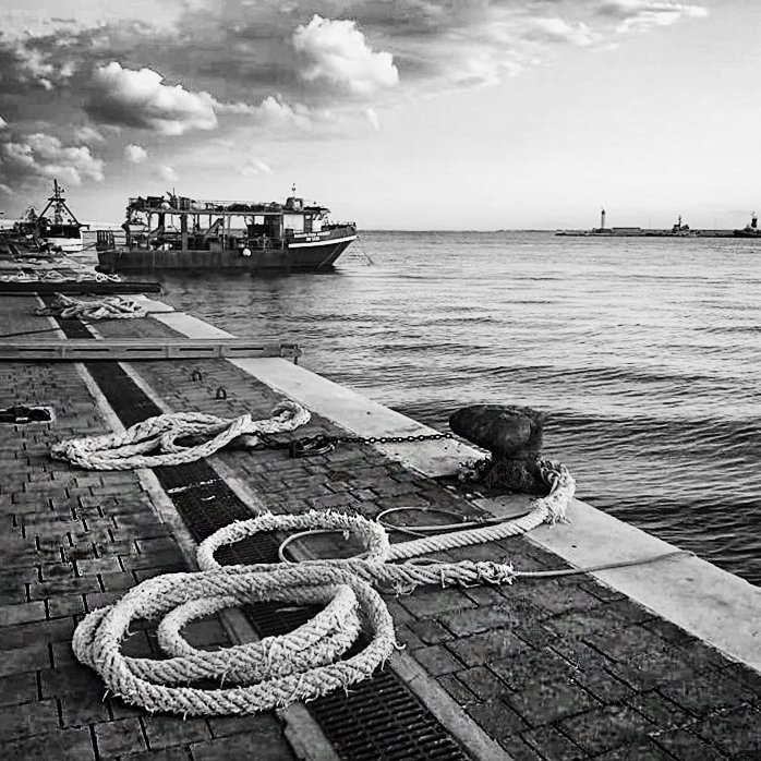 luigilauriolaX's tweet photo. Il quotidiano splendore di #Manfredonia.
#Gargano #Puglia #porto
#poesia #blackandwhite 
#blackandwhitephotography https://t.co/gfvIEqPmjw