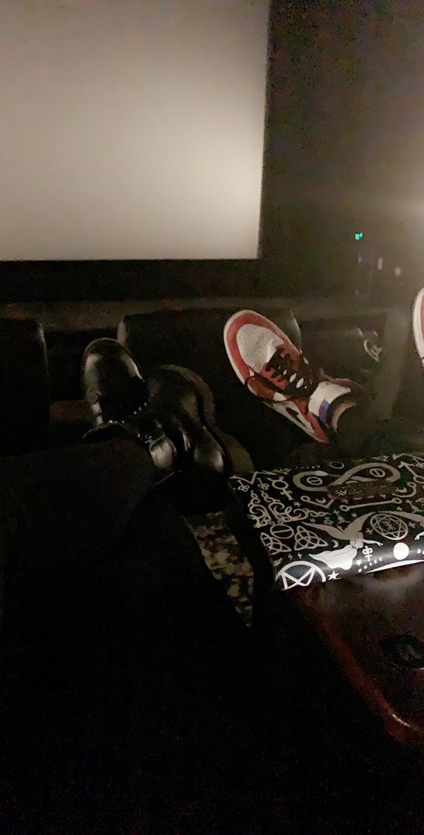 SubmitToEvie's tweet photo. After a long day at Sea World I’m going to watch IT in comfort. 

Send $50 to cover costs. 

#findom #ausfindom https://t.co/6BP1d8w5qQ