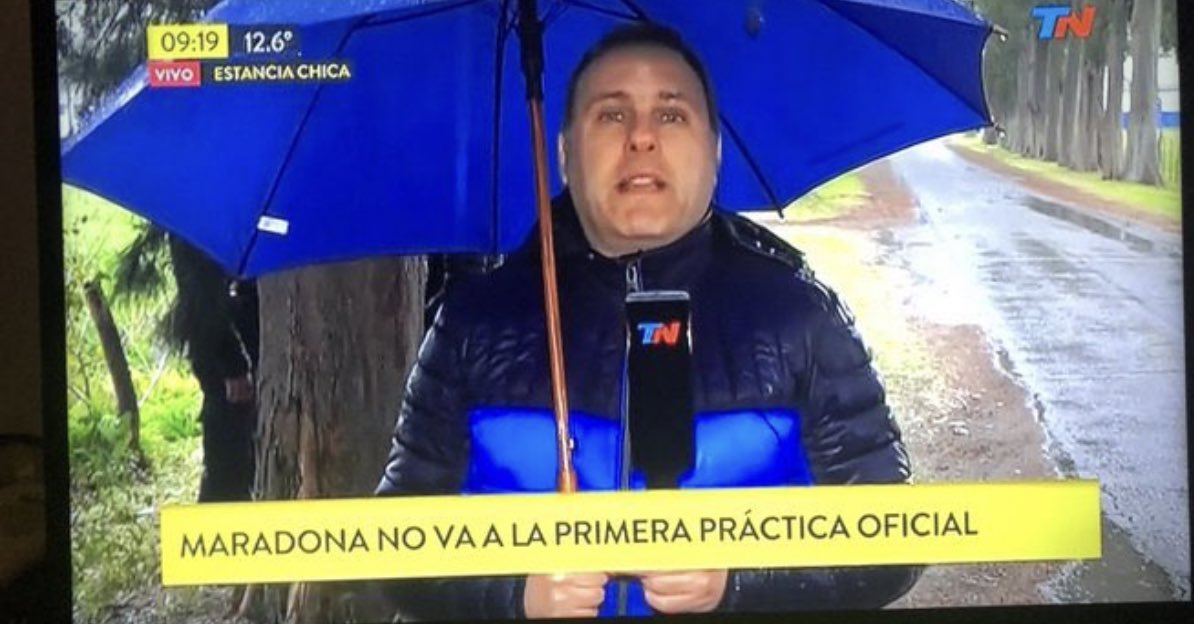 Diego Armando Maradona representando vuestro inicio de universidad