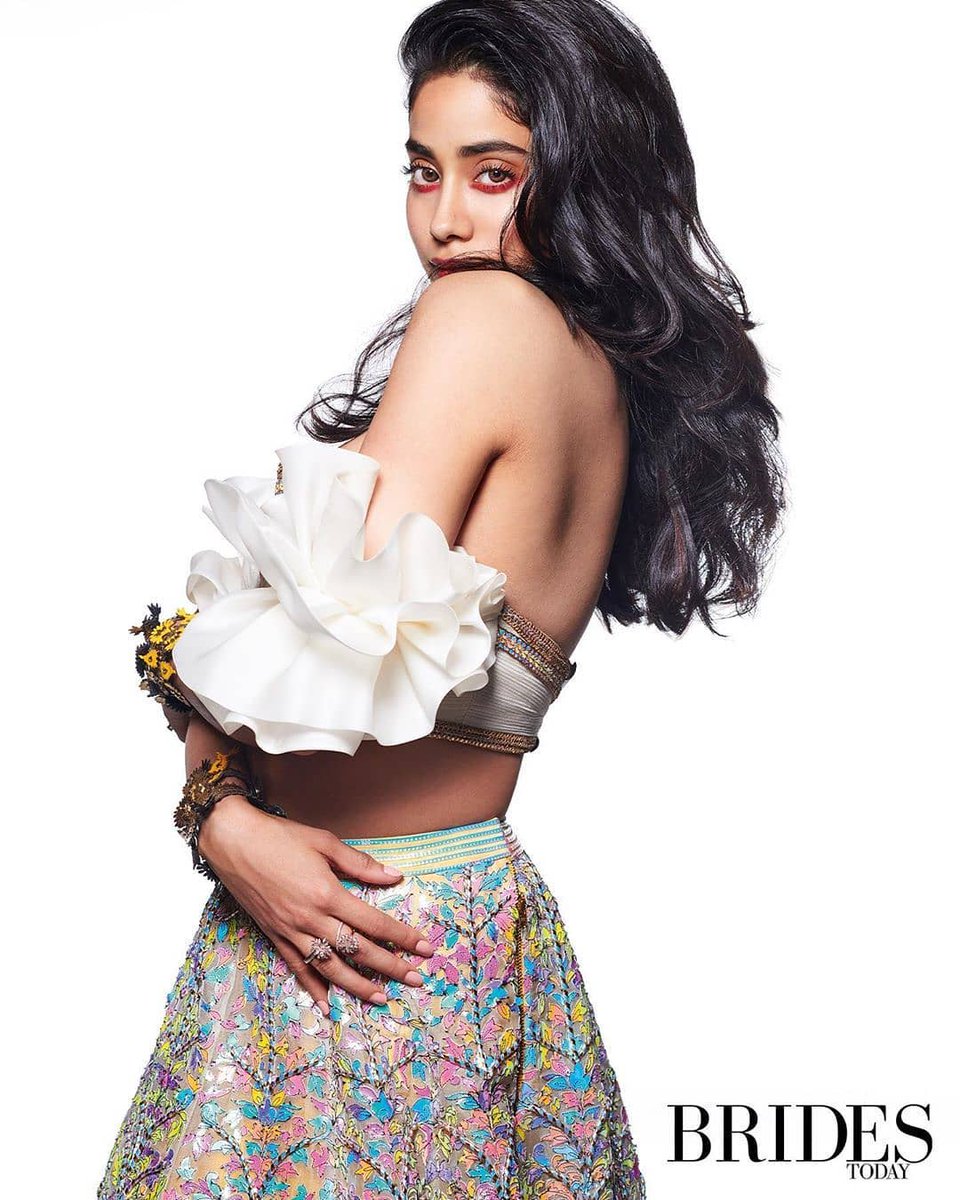 BookEventz's tweet photo. “The Millenial Cocktail Bride”- Janhvi Kapoor in the latest September Issue of Brides Today is giving us major Bridegoals💘. Tag a bride you know who would slay in this cocktail look.
.
#BookEventz #JanhviKapoor #BridesToday #Bridegoals #ShantanuAndNikhil #CockTailWedding #Tweet https://t.co/nuqt1pKPLq
