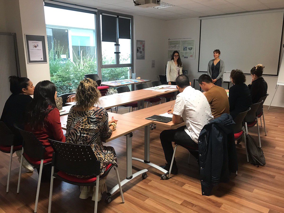 loumisand's tweet photo. Développer ses compétences en anglais, un atout dans ses démarches de recherche d'emploi.
En ce moment au @poleemploilunel, #versunmetier
#formation anglais TOEIC avec le @greta. https://t.co/k8FxSI5sNg