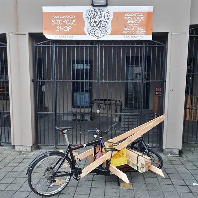 Pedalling Empowerment-- do more with your cycling lifestyle. Tues-Sat, 10-6pm; Come chat about #cargobike configurations to see how we might cooperate towards equitable solutions for people-powered futures!
#explorenanaimo #carrytheload #pedalpoweredpeop… ift.tt/32zD3Zb