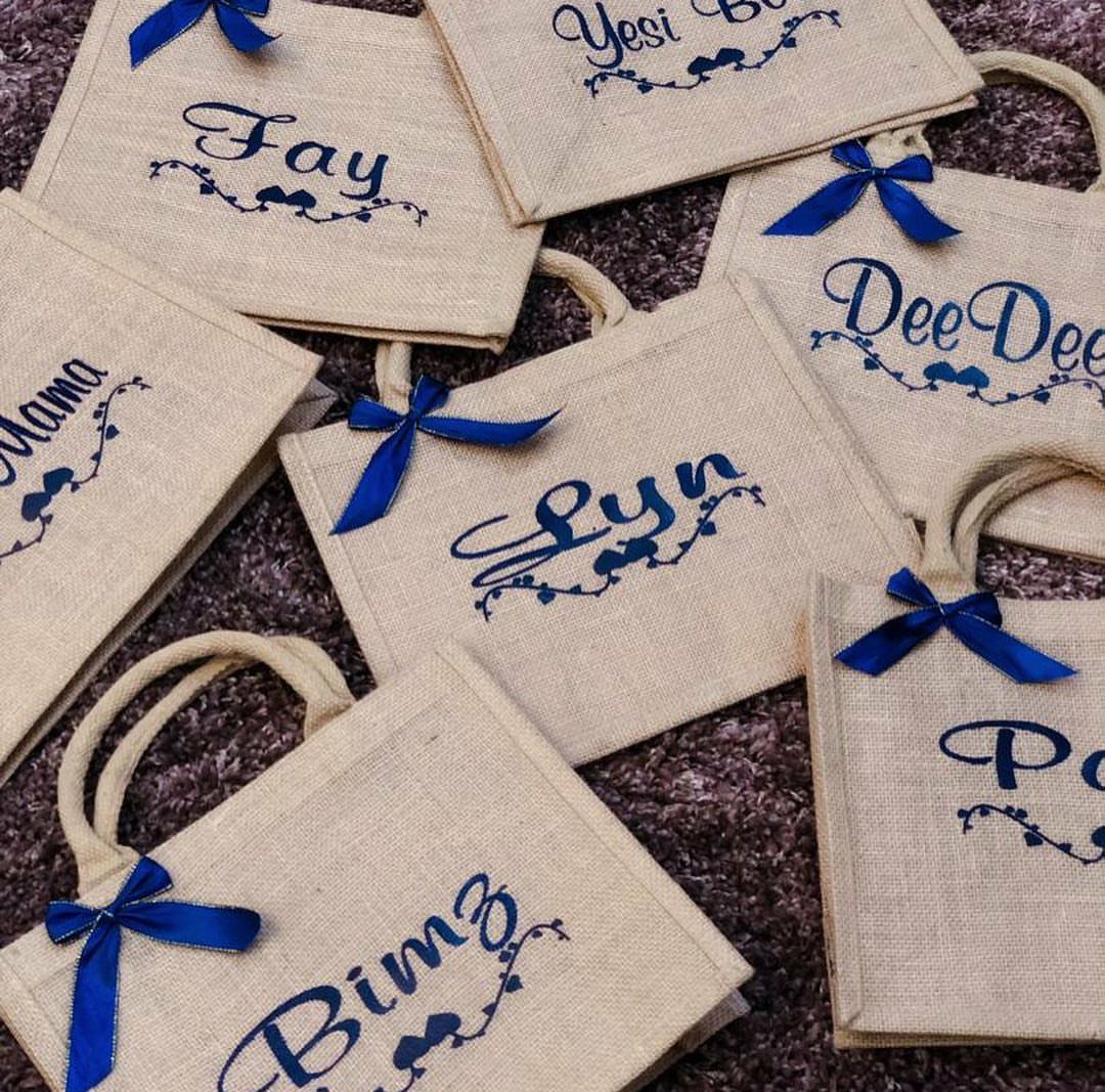 You really shouldn't compromise quality when it comes to your Event..The JUTE bag is your best bet for AsoEbi, Bridesmaids/Groomsmen gifts and also for Corporate Events..N1500 per pieceMinimum Quantity: 10 Pls RT
