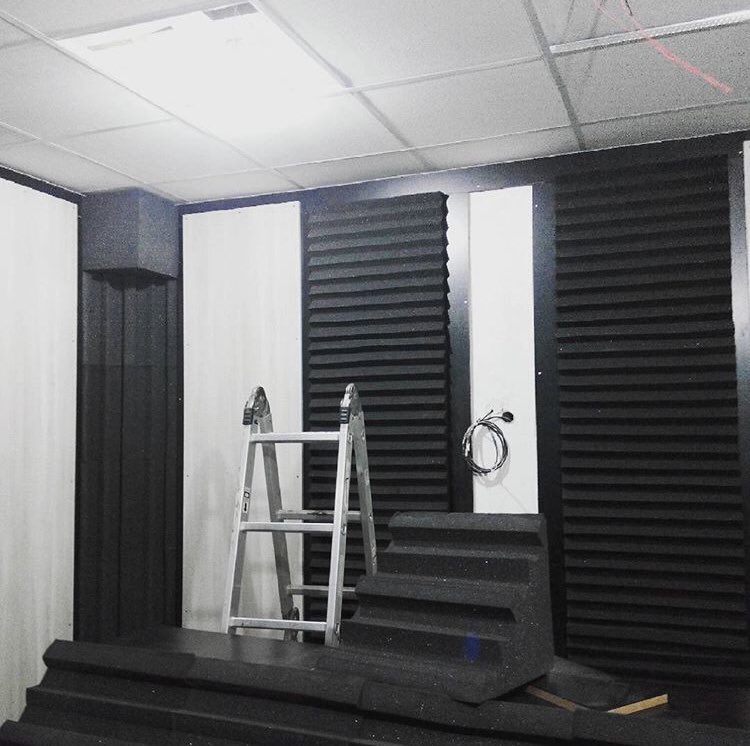 Emmyliofficial's tweet photo. Introducing my side hustle studio constructions,sound proofing acoustic installation,absorbers for event centers,conference room #yesofcus #yesofcusacoustic #echoreduction follow our page on IG @yesofcusacoustic and see more
@TundeEdnut @iam_Davido @Praiz8 @olamide_YBNL https://t.co/hmCjdcdmJo