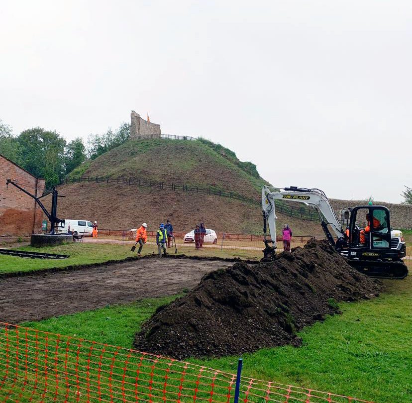 CotswoldArch's tweet photo. From one community dig straight onto another, we're now at @Clare_Country! Like diving from frying pans and into fires that you actually really want to be in.. Maybe it's cold or something, or you particularly like it hot. ANYWAY... We're excited! #ClareCommunityDig #CASiteTeam https://t.co/4oCYpmZWEJ