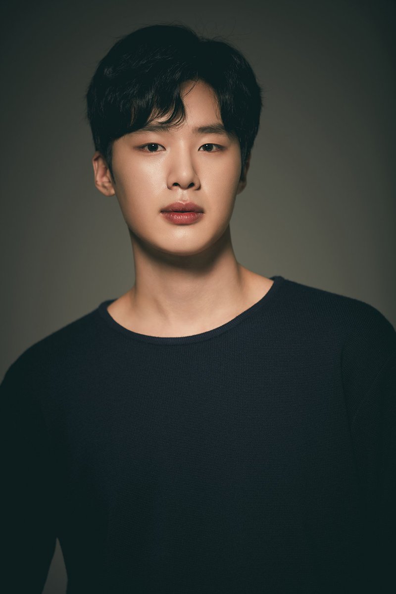 배우 김동희씨가 다음웹툰을 원작으로 하는 가장 '힙'한 최고의 화제작 JTBC 드라마 <이태원 클라쓰> 박서준씨와 대척점에 서는 주인공 장근수로...