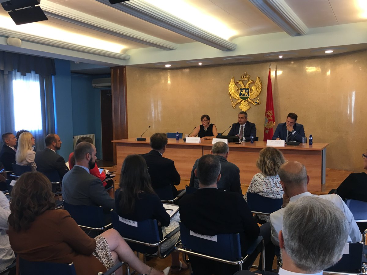 Prvi panel posvecen slobodi medija, radu RTCG i opstem medijskom ambijentu u Crnoj Gori - o ovim temama govore Ivan Jovetic, predsjednik Savjeta RTCG i Milka Tadic Mijovic, predsjednica Centra za istrazivacko novinarstvo Crne Gore.