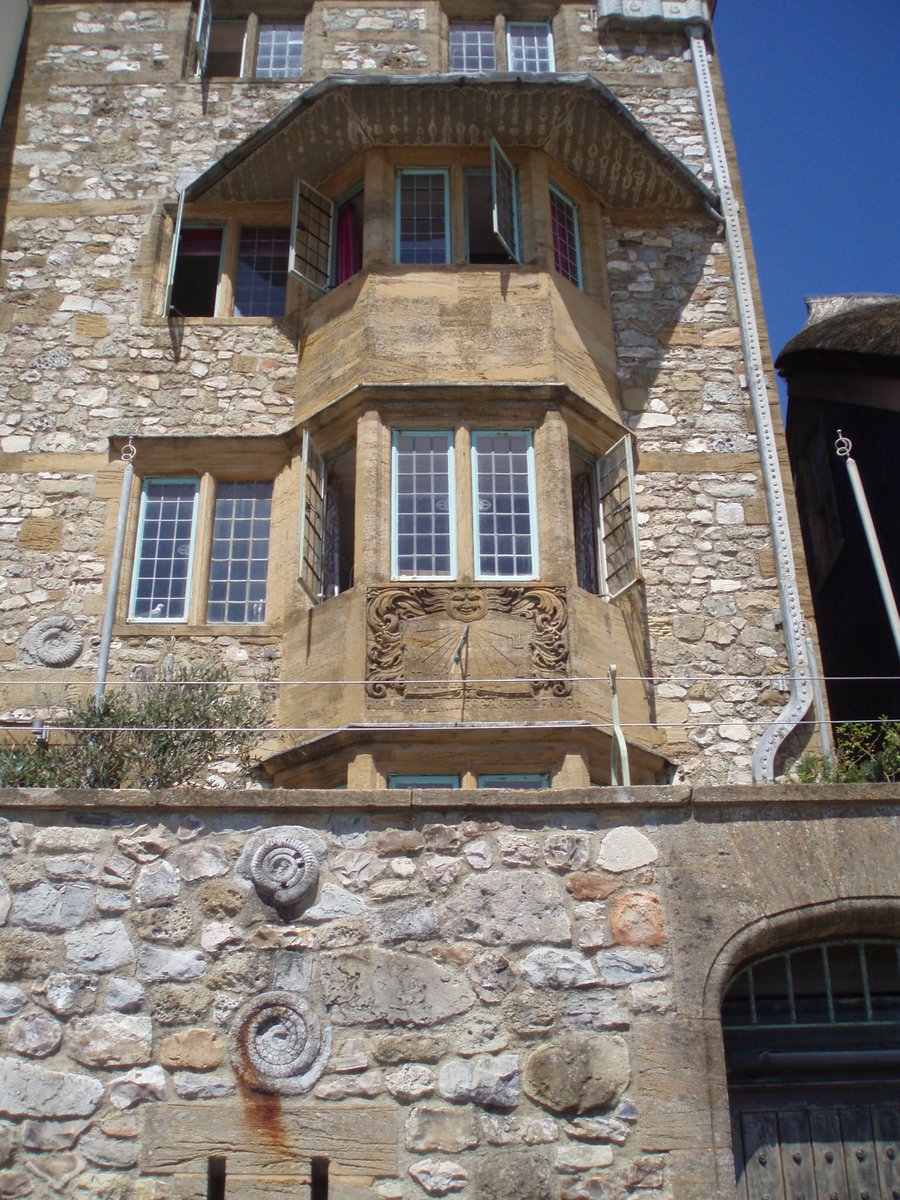 Grade II Listed house, with Blue Lias rubble, on the seafront at Lyme Regis.  Aptly named “Sundial”.  I particularly like the detail on the leadwork and the ammonites. 

#property #Building #architecture #dorset #Historic