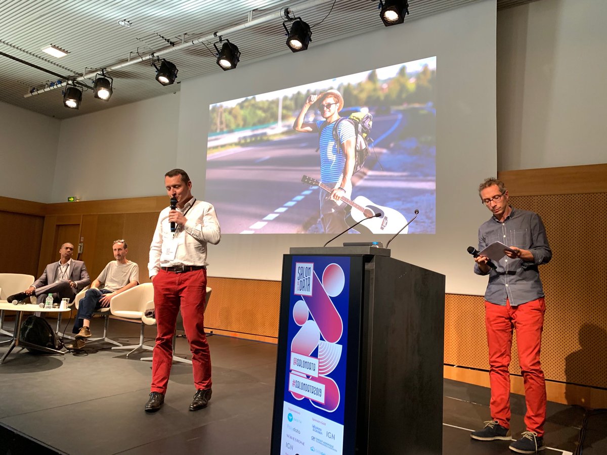 ⁦⁦<a href="/datamaniaques/">@datamaniaques</a>⁩ sur ⁦<a href="/SalonData/">Salon Data</a>⁩ c’est parti avec ⁦<a href="/BertrandDosseur/">Bertrand Dosseur</a>⁩ 👍