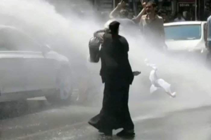 Özgürlük medeniyetin insana bir armağanı değildir. Hiç medeniyet yokken insanoğlu çok daha özgürdü. 
-freud-
#SiyasiDarbeyeDurDe