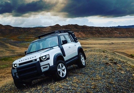 RealCarsSA1's tweet photo. After lots and lots of teasing, here’s our first look at the all-new (95%) Land Rover Defender! Top spec model can do 0-100km/h in 6.4 seconds. Do you like the design?
@landrover @landroversa @landrover_uk  @landroverdefender #landroverdefender2020 https://t.co/rXyO8scr7B