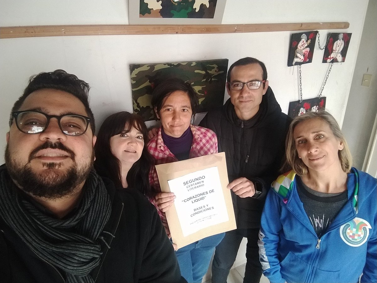 DanteBoeri's tweet image. Hoy por la mañana visitamos a lxs compañerxs en la Primaria 39 y las Secundarias 43 y 31y la Escuela de Arte de #Echeverria y en las Primarias  26 y 20 y la Secundaria 12 de #Ezeiza
Llevamos las bases del certamen literario " Corazones de Liquid"!!!
@SUTEBAProvincia