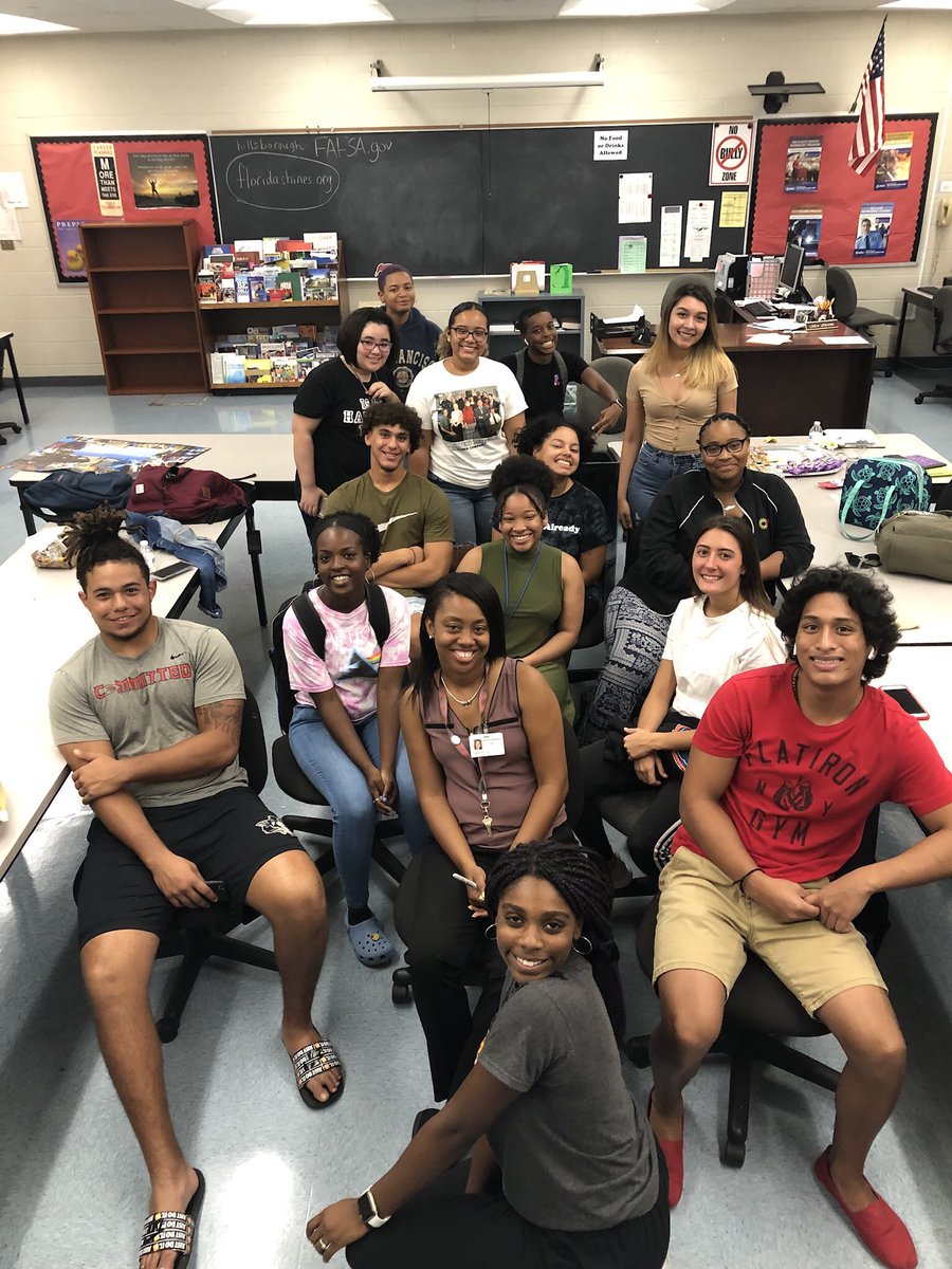 Ebhs_Counselors's tweet photo. Presenting Senior Snackchat!! Lunch time sessions w/ student driven discussion #SepSnackChat #SeniorSurvival #BalancingResponsibilities Add us @ebsnackchat https://t.co/hC2hYVMaRr