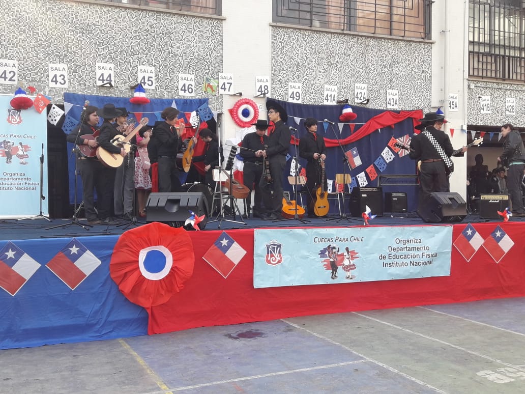 CEPAIN_IN's tweet photo. Una preciosa jornada se vive en el Instituto Nacional, la que se llena de colores y música que disfruta al ritmo de la cueca.

Arriba Institutano https://t.co/rRQcSyiDhE