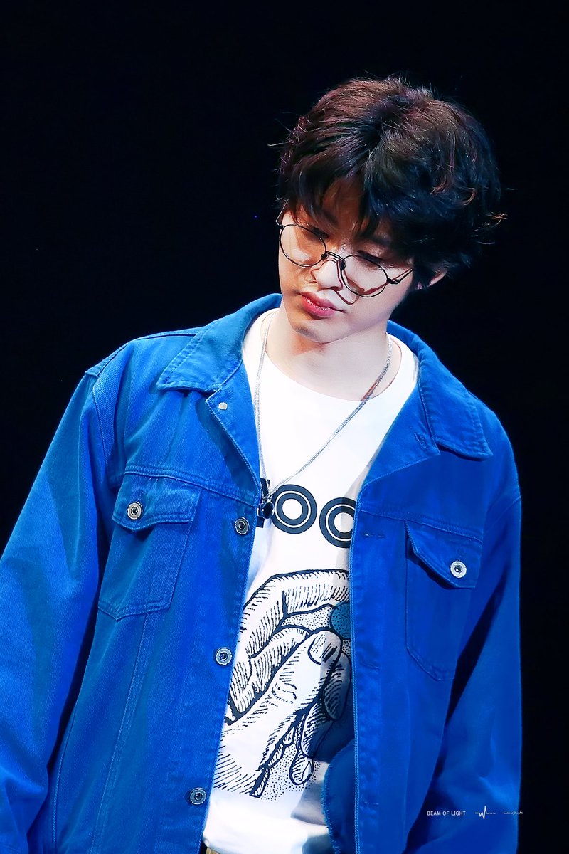 beamoflight1022's tweet photo. 꽃피는봄이오면 만나자 우리 🍀
#BI #비아이 #김한빈 #한빈 #ハンビン https://t.co/P7tqMrQcw6
