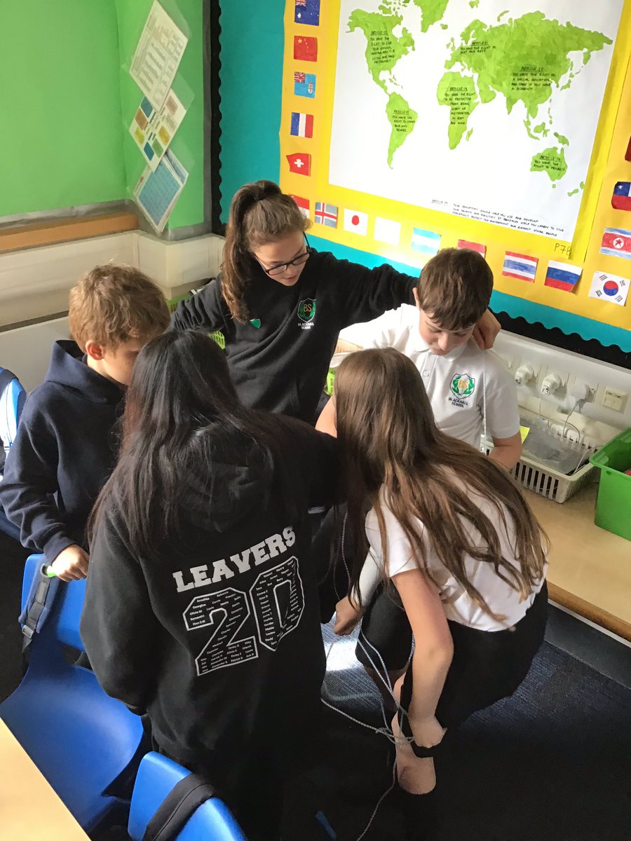 blackhallPS's tweet image. Primary 7 have been problem solving with Cameron from @Tree_Of and working together this afternoon. #tiedtogether #challengevsopportunity #treeofknowledge