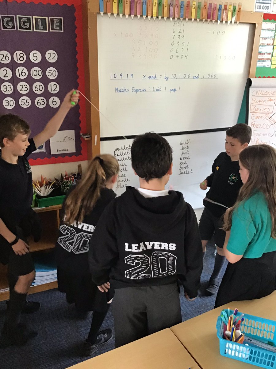 blackhallPS's tweet image. Primary 7 have been problem solving with Cameron from @Tree_Of and working together this afternoon. #tiedtogether #challengevsopportunity #treeofknowledge