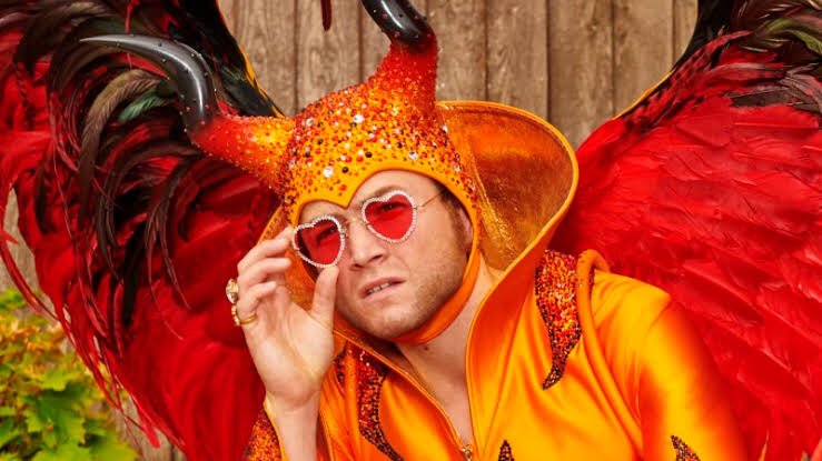 ビニールタッキー on Twitter:  "タロン君がインタビューで『ロケットマン』で一番気に入ってる衣装は？と聞かれて「オレンジのやつ」と答えていてオレンジ大好きなのかな？と思った。  https://t.co/cZn0wvcLS4… "