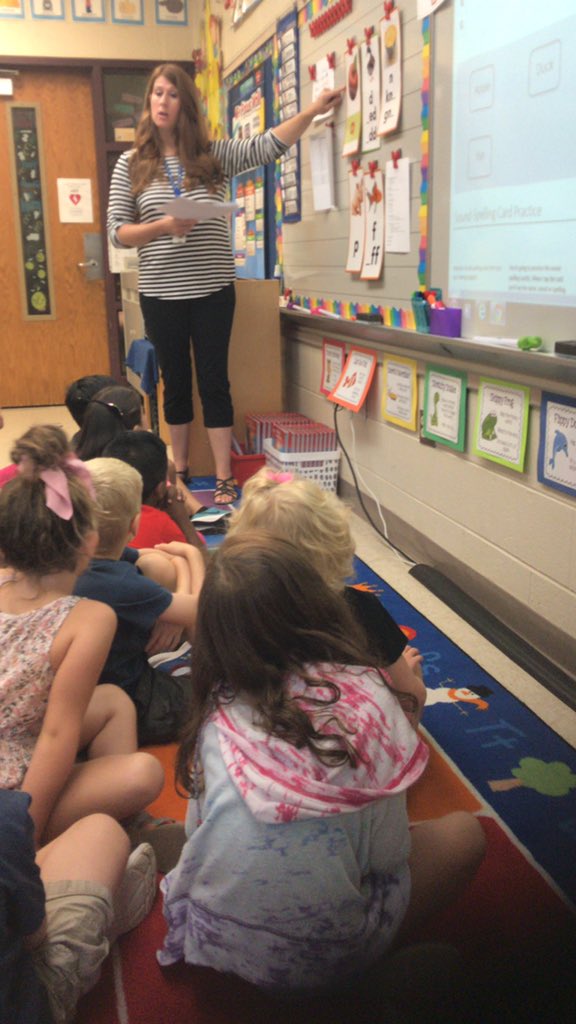 Ms_Raytik's tweet photo. Mrs. Baker rocking her ECRI routines to teach sound-spelling relationships in 1st grade! https://t.co/ETIVTrynzf