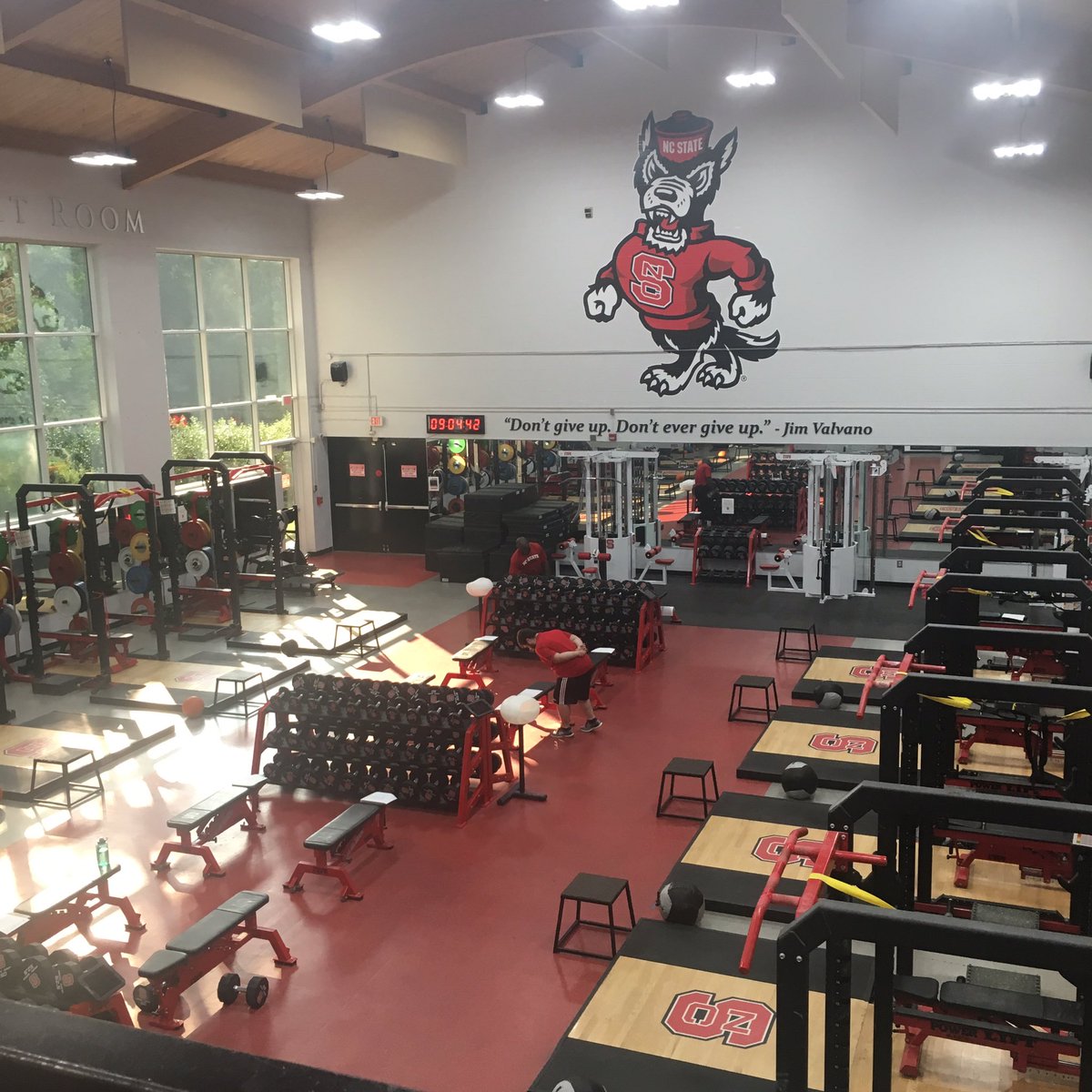 traciroserider's tweet image. Kicking off #LEEDLab with a tour of Weisiger-Brown Athletic Facility! Looking at facilities operations and maintenance for a #stronger and more #sustainable @PackAthletics #ThinkandDo @NCStateDesign @NCStateSustain @USGBC @theACC
