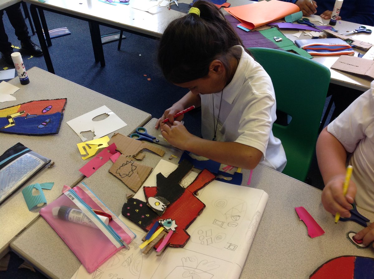 ThurnbyMead's tweet photo. Year 6 making Picasso Portraits #picassointhemaking #creativity https://t.co/ig3OysmDFh