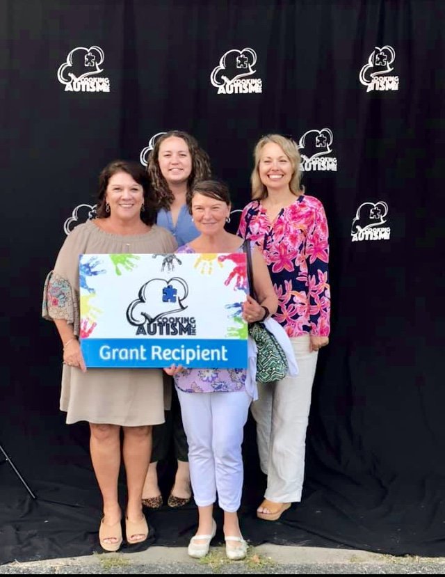 WindingCreekES's tweet photo. Our Cooking Autism grant team!  Way to go!  #wcesfamily #windingcreekes #wcesh_h @CookingAutInc @KiznerScott @WCWolfSLPChris https://t.co/Zql1FBDqdP