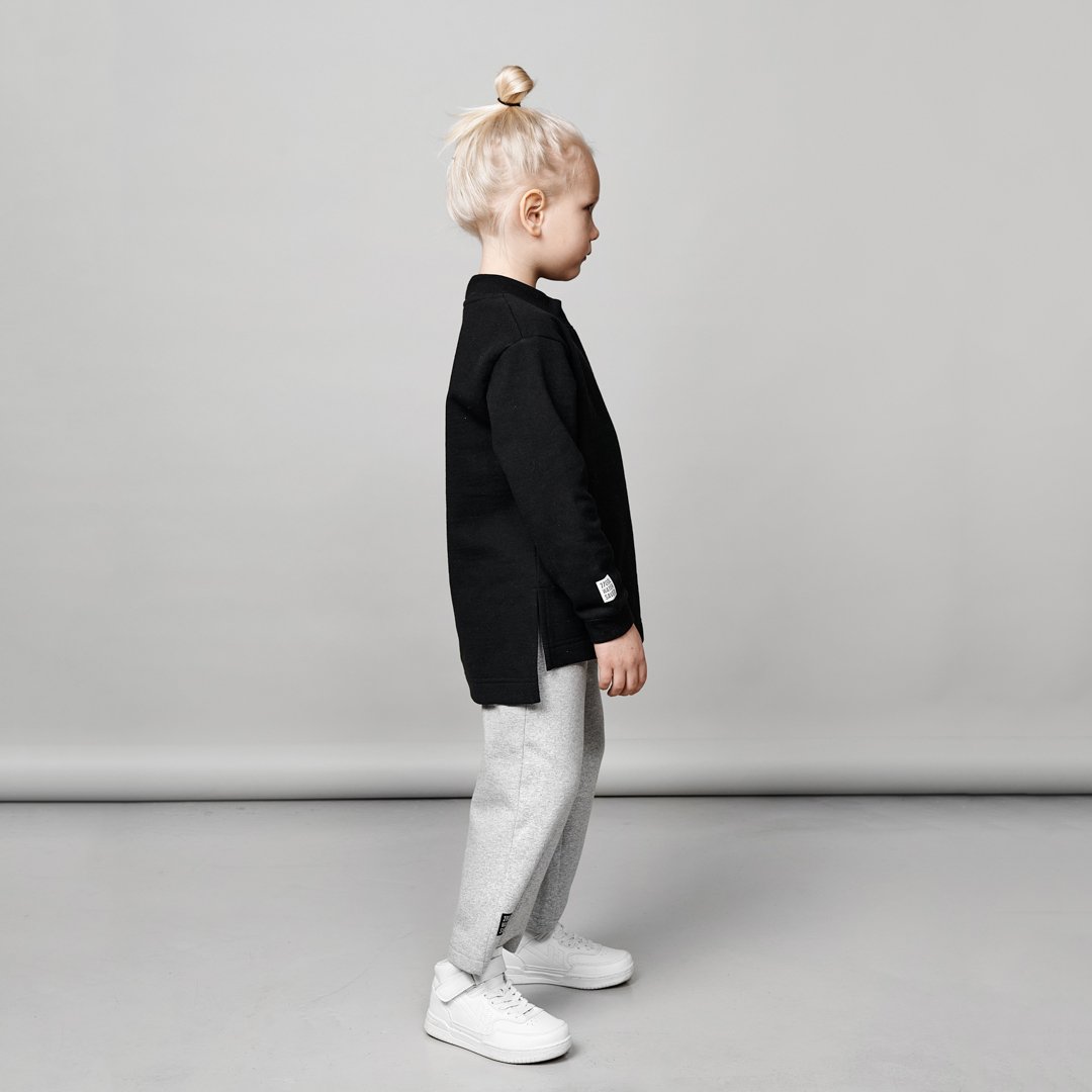 mainioclothing's tweet image. Pure Basics - unisex styles and timeless black and grey colors for boys and girls. Easy to wear, easy to combine. ​100 % made from recycled fibers. 
#mainioxpurewaste #purebasics #sustainablefashion #mainio #mainioclothing