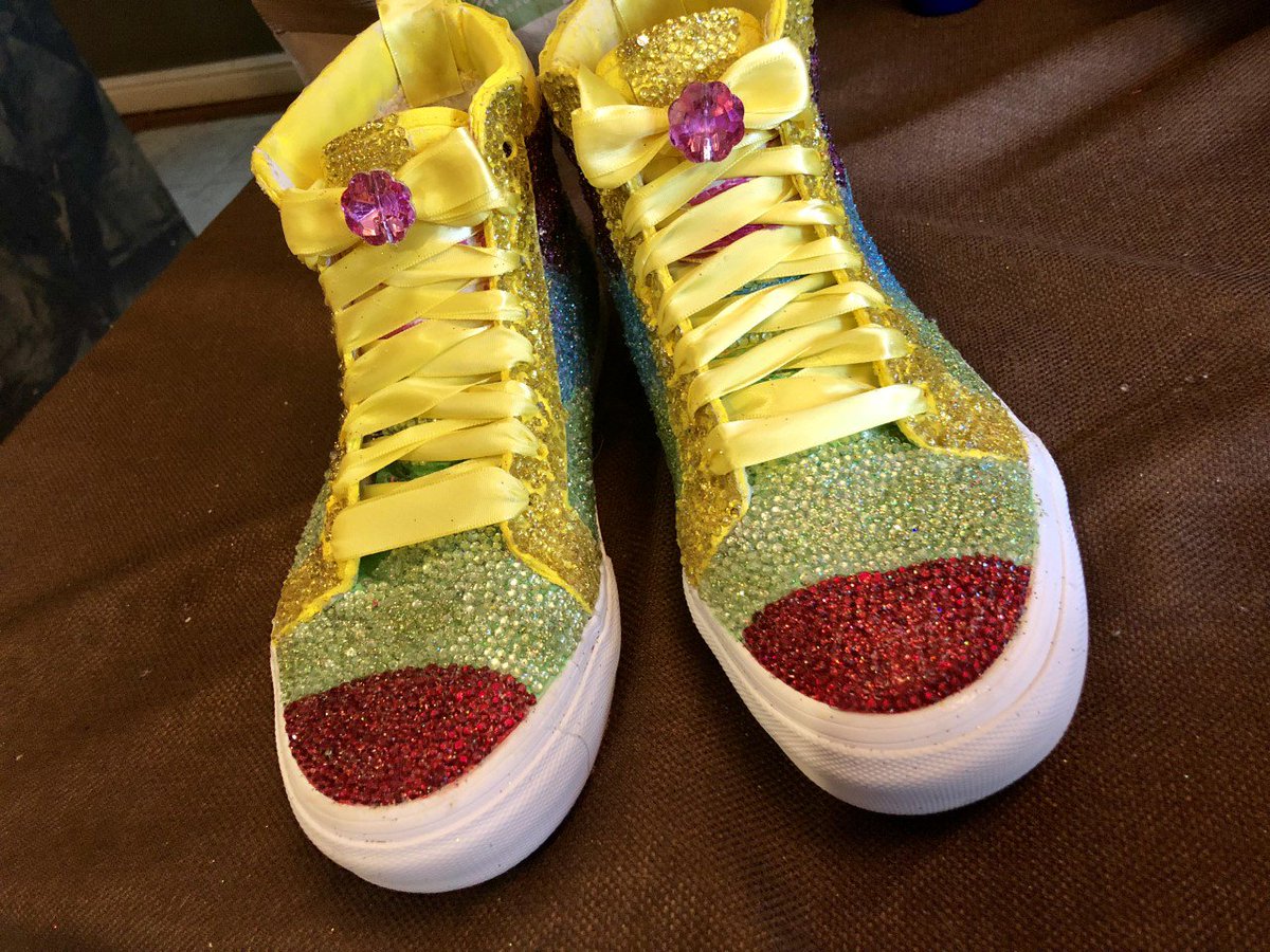 RunefestChatter's tweet image. Fancy getting your hands on a proper pair of IRL Fancy Boots, and By the amazing @AngelsScapes - then get yourself over and have a look 
#fightingboots #fancyboots
#TeamBoot

ebay.co.uk/itm/Handcrafte…