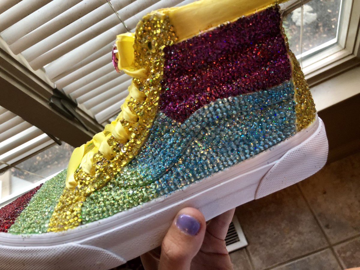 RunefestChatter's tweet image. Fancy getting your hands on a proper pair of IRL Fancy Boots, and By the amazing @AngelsScapes - then get yourself over and have a look 
#fightingboots #fancyboots
#TeamBoot

ebay.co.uk/itm/Handcrafte…