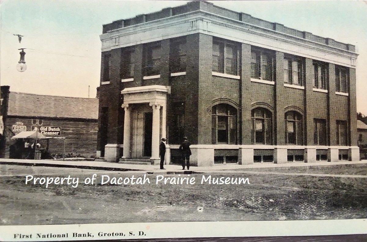 DacotahPrairie's tweet photo. Groton SD bank building, early 1900s. Does anyone have the same view in a current-day photo? #GrotonSD #BrownCountySD https://t.co/dGLSDKCdHz