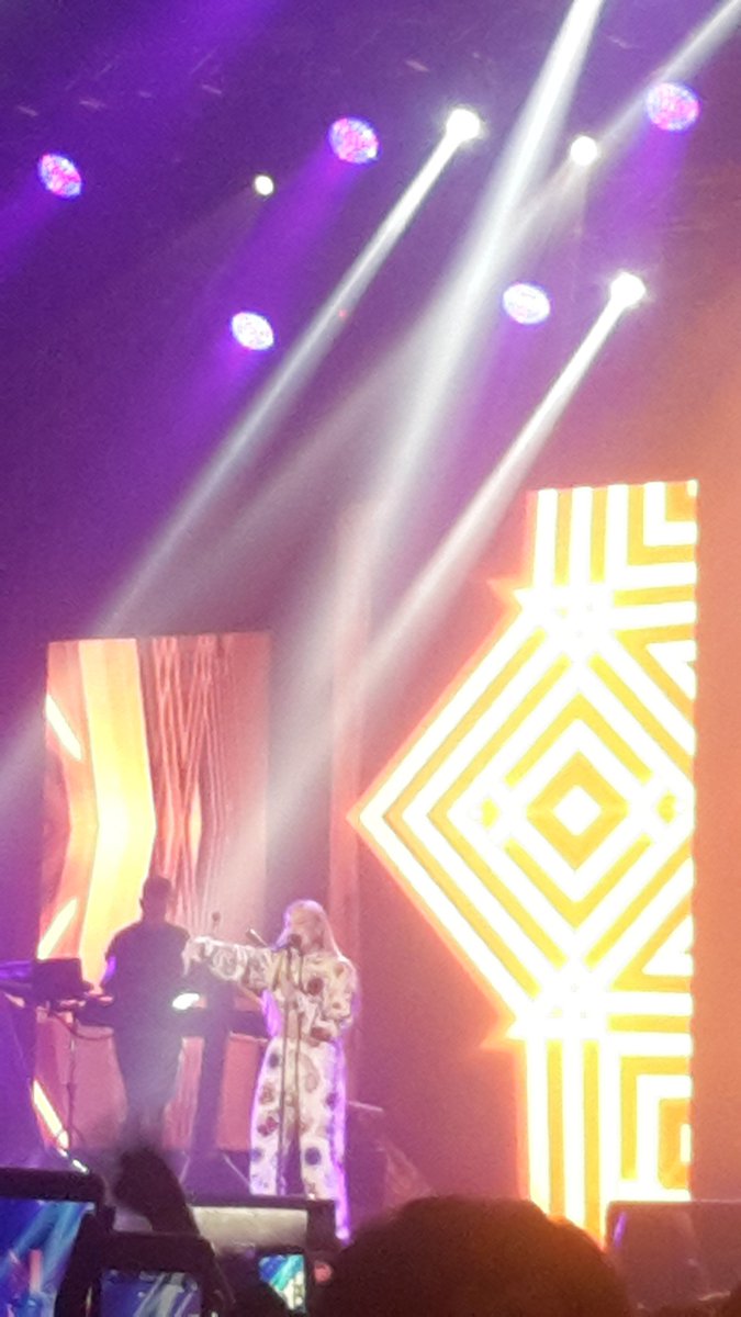 itsyobingyu's tweet photo. miss already them :(
#spotifyonstage #sos2018 https://t.co/Ddp0NWJtpj