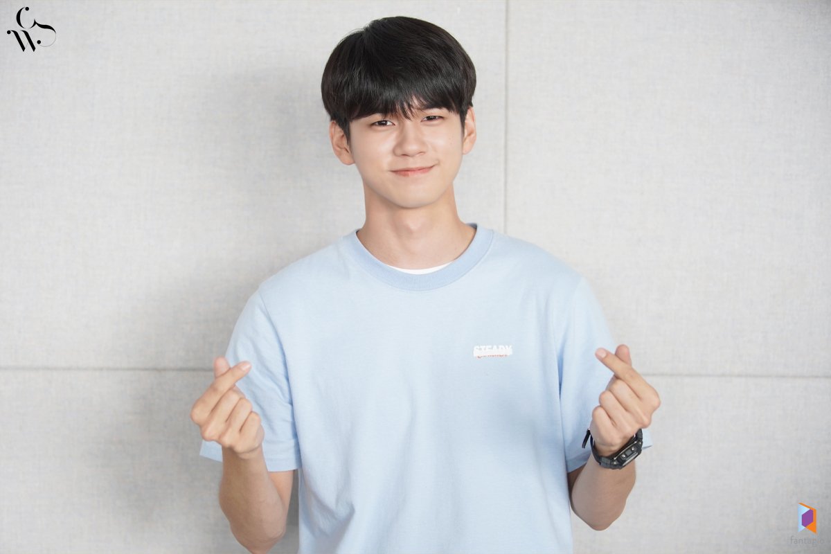 officialtwt_OSW's tweet photo. [#이번주누의_순간]

너무너무 아쉽지만 이제 준우와 안녕할 순간😢👋
무더웠던 7월부터 선선해진 9월까지 최준우 그리고 옹성우와 함께 해주신 여러분, 감사합니다💕
행복했던 열여덟 준우와의 모든 순간을 영원히 기억해주세요🙏

#열여덟의순간 #최준우 #옹성우 #ONGSEONGWU https://t.co/HFlmKvVwPI