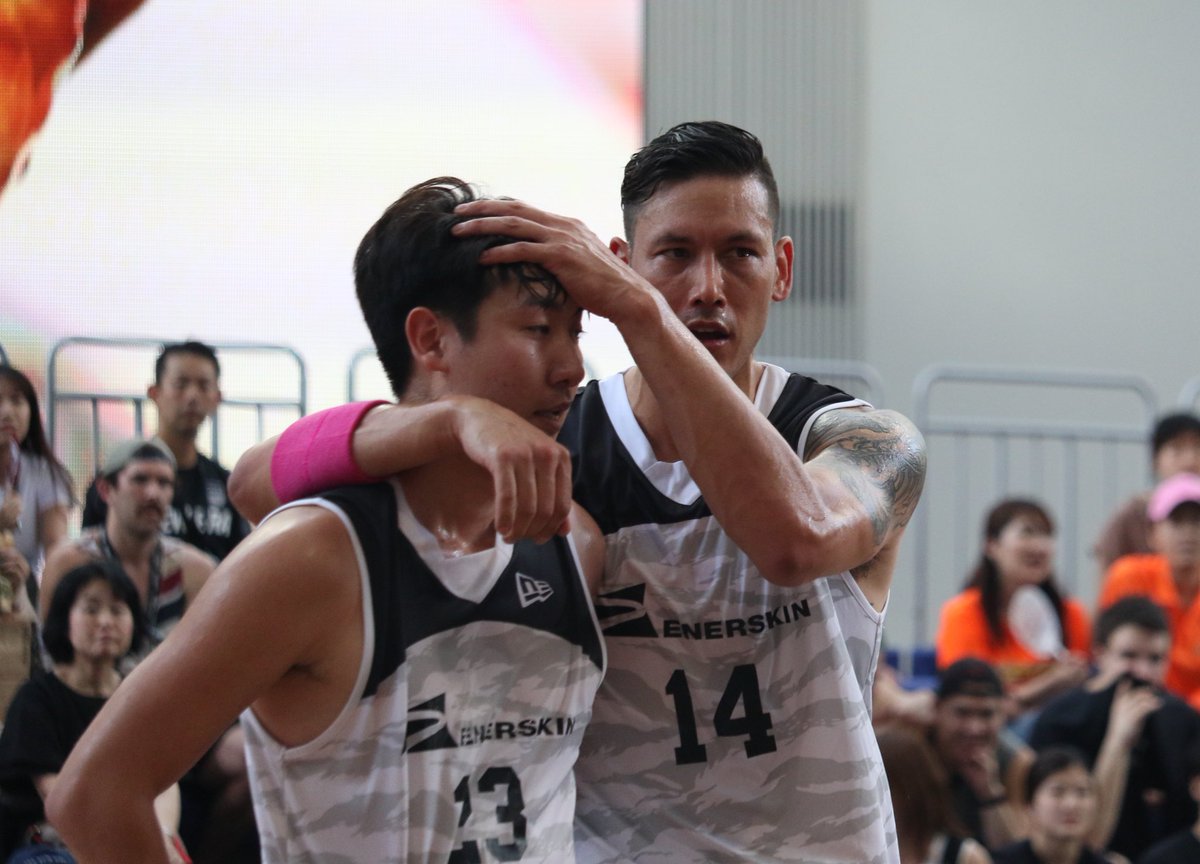 muhi_baby's tweet image. ドンウくんをがしっと引き寄せて詰め寄るのかと思いきや、頭をヨシヨシするスンジュンさん
知ってるこれ…少女マンガで見たことある…って思いながらひたすらシャッター切った🥰🥰🥰
#ENERSKINEXE #イスンジュン #LeeSeungJun #キムドンウ #KimDongWoo