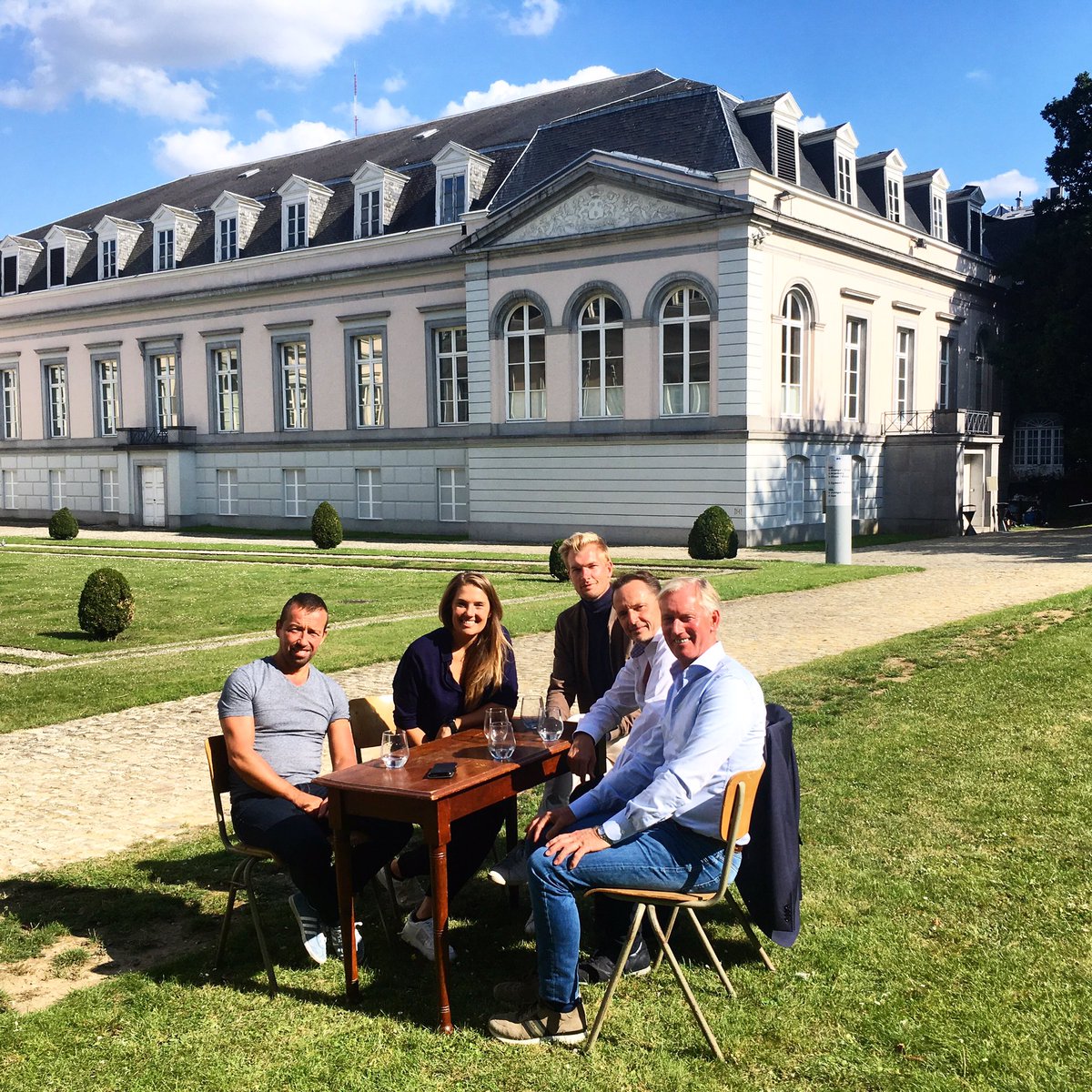 deklatbinnen's tweet image. Een tafel vol Olympische geschiedenis! Samen zijn deze atleten goed voor maar liefst 20 Spelen! Wie herkent onze gasten?