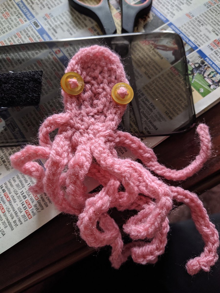 LizzardArts's tweet photo. My first #crochet creation. #octopus #yarn #art https://t.co/qTNSg7Y7US