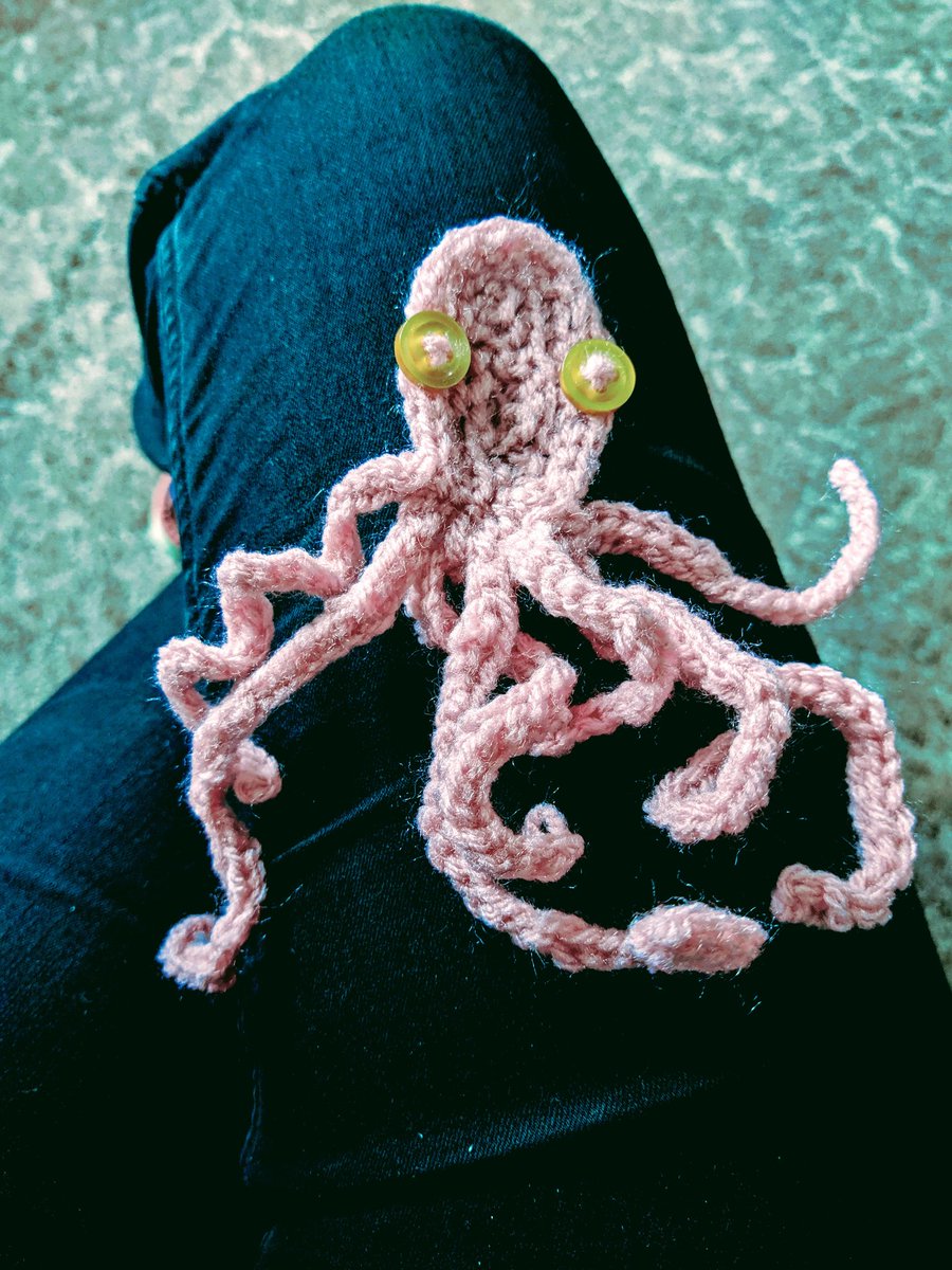 LizzardArts's tweet photo. My first #crochet creation. #octopus #yarn #art https://t.co/qTNSg7Y7US