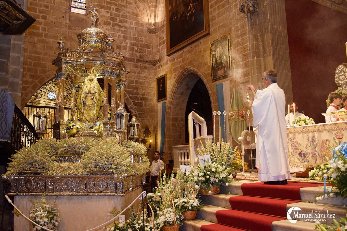 Día 7 de septiembre: ofrenda floral a la Santísima Virgen #soydelapatrona #confloresaMaría