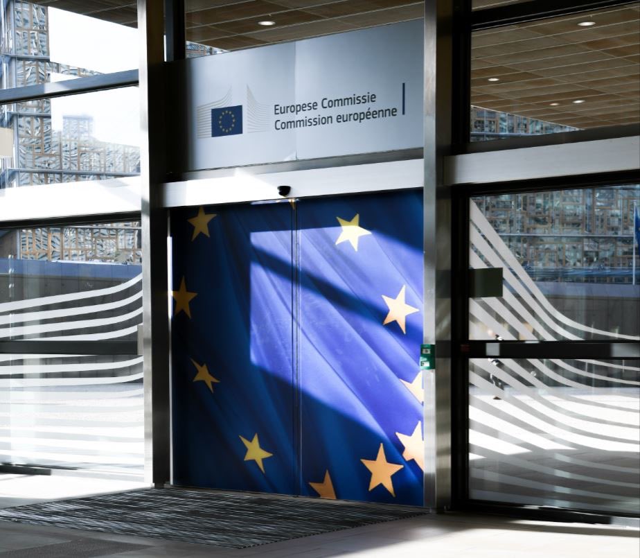 ComisionEuropea's tweet photo. Hoy la presidenta electa @vonderleyen anunciará el reparto de carteras de los Comisarios, y explicará cómo planea organizar el trabajo de la próxima Comisión Europea 🇪🇺

🔴 #endirecto a las 12.00 CEST https://t.co/i8tdGCtEFv