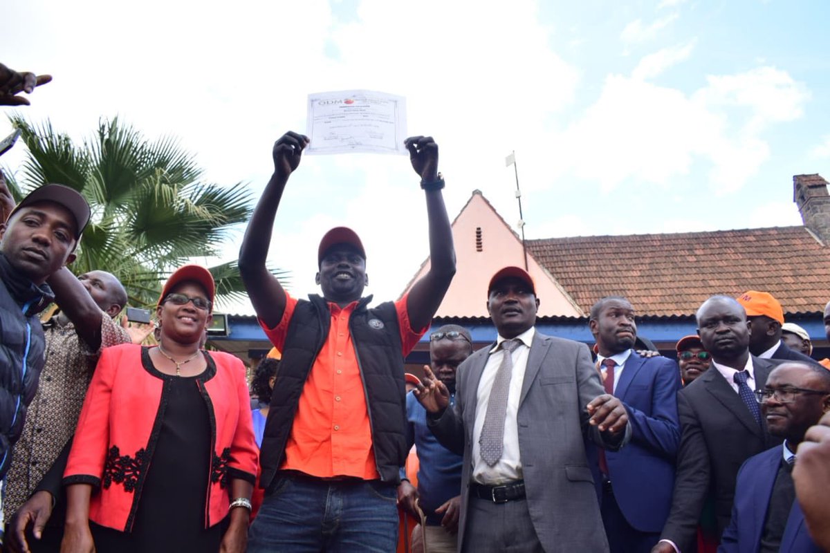 JunetMohamed's tweet photo. A few moments ago we unveiled our party candidate Mr. Iran Okoth. I urge other parties and contestants to drop out of this race. Mr. Imran Okoth has impeccable record in the constituency, having been the CDF Manager during the reign of Hon. Ken Okoth. #VoteForImran #ODM #Kibra https://t.co/8RucwT4DCg