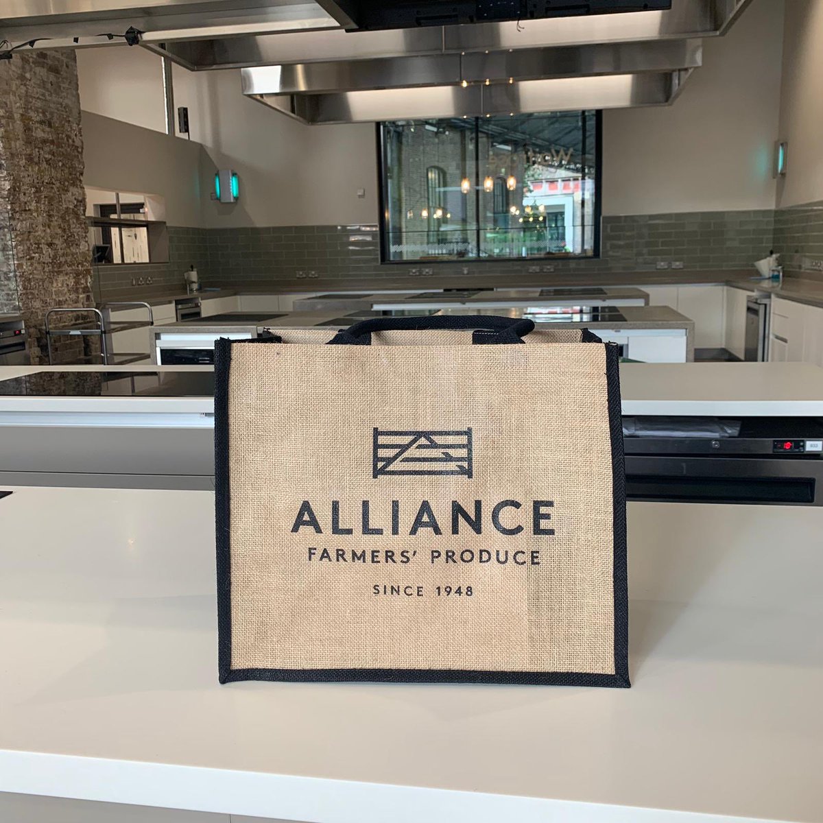 Alliance__UK's tweet photo. Todays the big day for our TE MANA Challenge final 2019 &amp; our evening event....Who’s excited?! WE ARE 🙋🏻‍♀️🎉🏆🐑
.
.
 #temanachallenge19 #temana #temanalamb #newzealandlamb #nzlamb #competition #cookingcompetition https://t.co/lGypbX0rH2