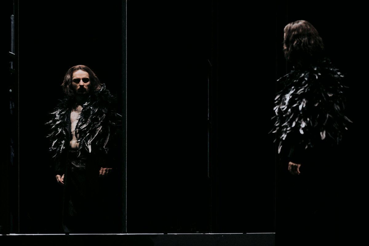 Volkstheater_W's tweet photo. Morgen ist es so weit! Wir feiern unsere Eröffnungspremiere mit "Die Merowinger oder Die totale Familie" #wutbuerger #merowinger #volkstheater #volkstheaterwien #spielzeit1920
https://t.co/yviiTb6jKZ https://t.co/ScCrpwCi6W