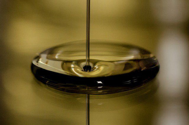 tandeltasystems's tweet photo. Why does #OilCondition matter? Because contamination by fuel, water or acid can quickly lead to oil losing lubrication properties, leading to equipment damage. Small, unseen issues, if left to develop, can cause a major breakdown. #OilConditionMonitoring
https://t.co/1c55tEAeVy https://t.co/oT1jgQx4jc