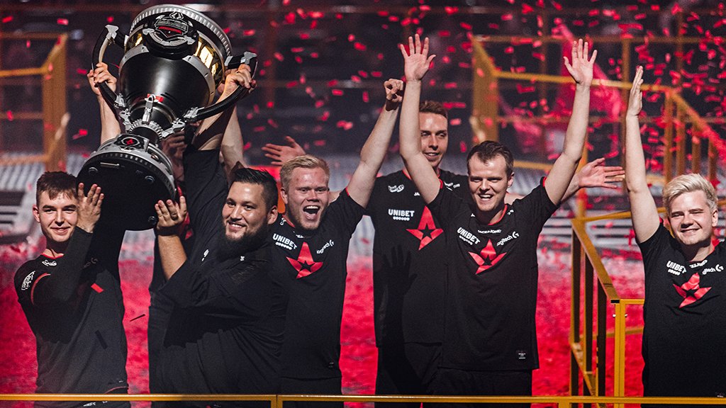 Команда кс го ence состав 2020. Киберспорт. Команда нави кс го 2020. Csgo. Cs go 2019.