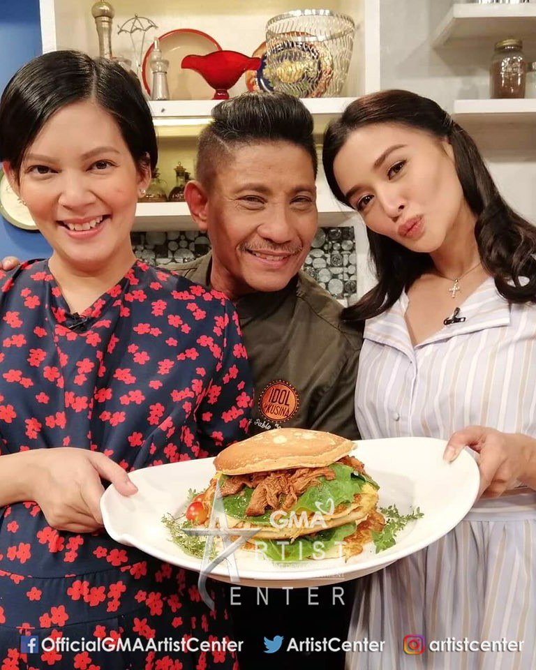 Sparkle_GMA's tweet photo. Hosts #ChynnaOrtaleza and #ChefBoyLogro with special guest #HanggangSaDuloNgBuhayKo star #KrisBernal on the set of an upcoming episode of #IdolSaKusina ✨ Stay tuned! https://t.co/Z91mrO5w9k