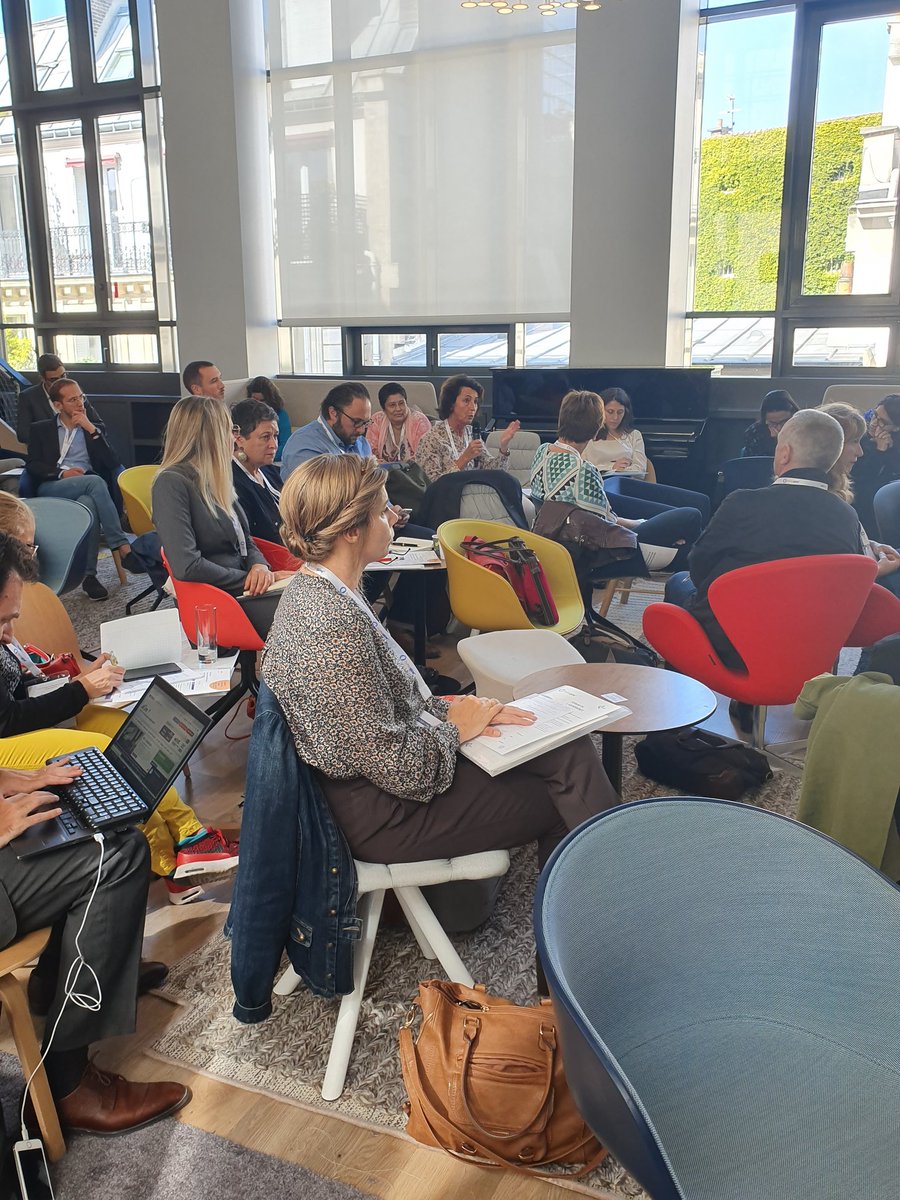 Lowpital's tweet photo. "Le dogme de l'EBM est si fort que les patients comparent leurs symptômes et souhaitent ressembler au patient-type, ce qui est source d'angoisse." #ForumHumagine https://t.co/6xqUL2OndZ