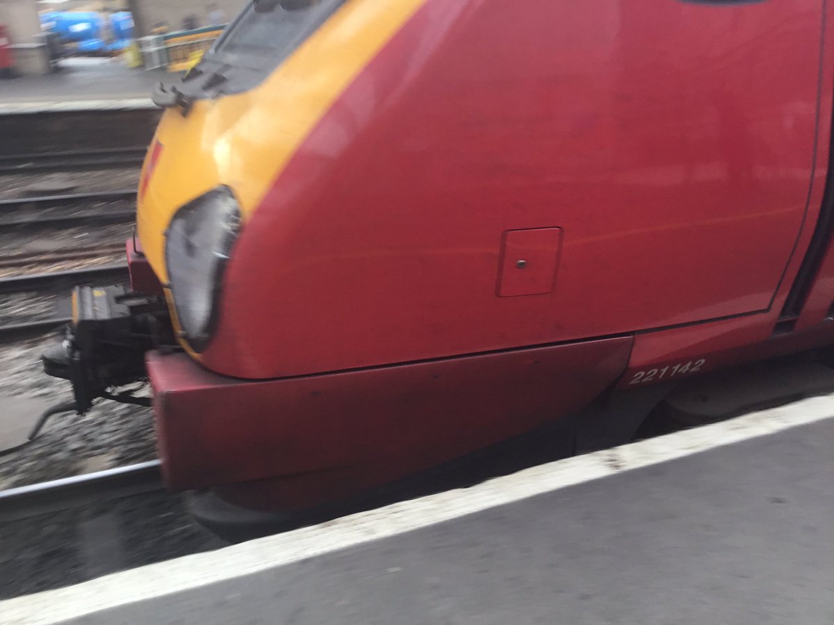 CicelyTmd's tweet photo. #2019RailtourDay6 09/09/19 Airedale
221 142 Bombardier Voyager CAR - PRE
9M53 1000 Glasgow Central to London Euston
Virgin Trains (West Coast) service
@VirginTrains
#LoveStephanie π #SuperVomiter #WCML #LuneValley #FoundaSeat https://t.co/qExhUzvsbm